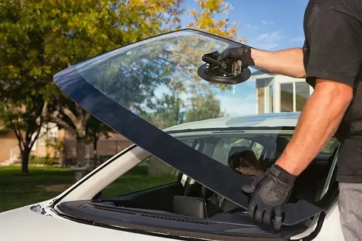 Navigating Windshield Replacement A Step-by-Step Guide